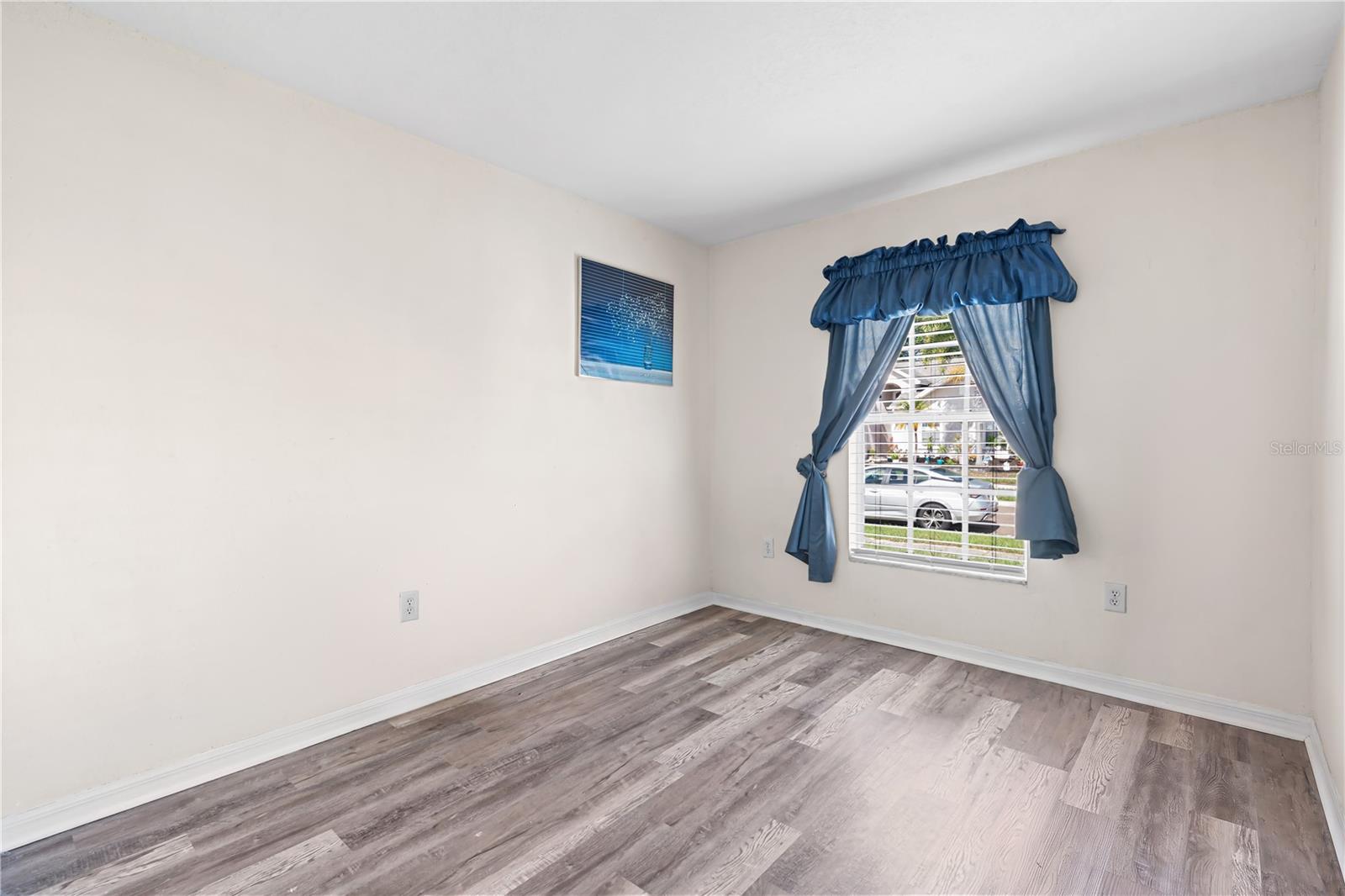 218 LOOKOUT DR — photo 13