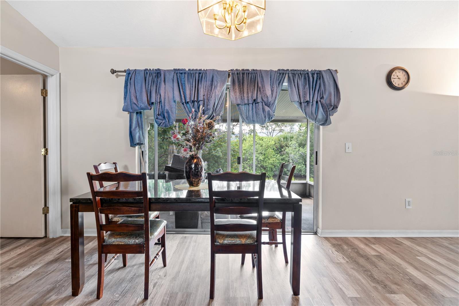 218 LOOKOUT DR — photo 20