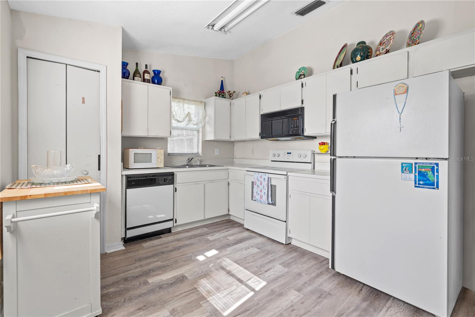 218 LOOKOUT DR — photo 16
