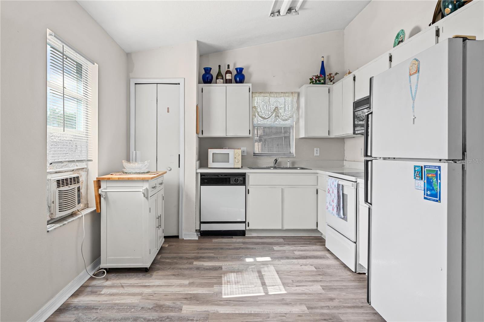 218 LOOKOUT DR — photo 15
