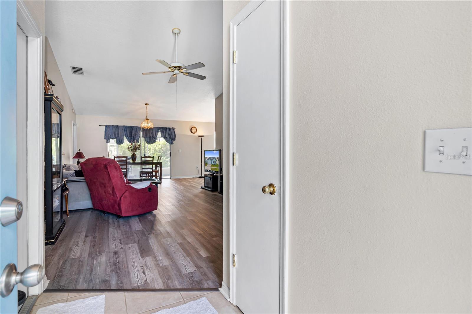 218 LOOKOUT DR — photo 4