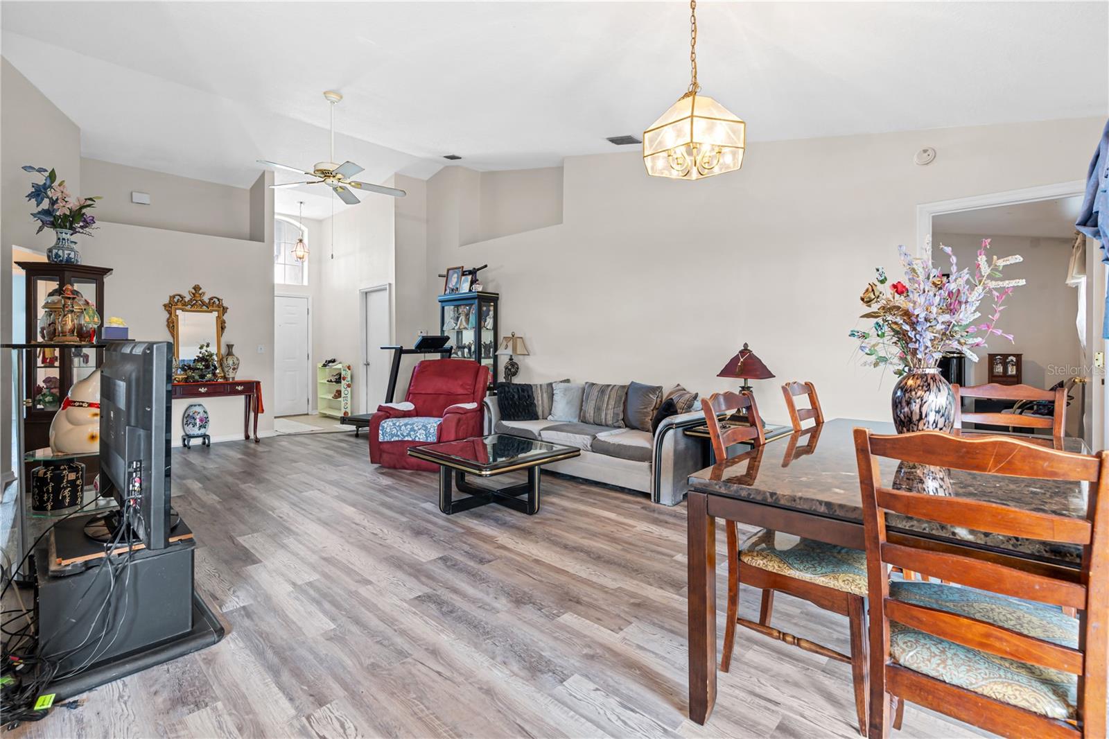 218 LOOKOUT DR — photo 18