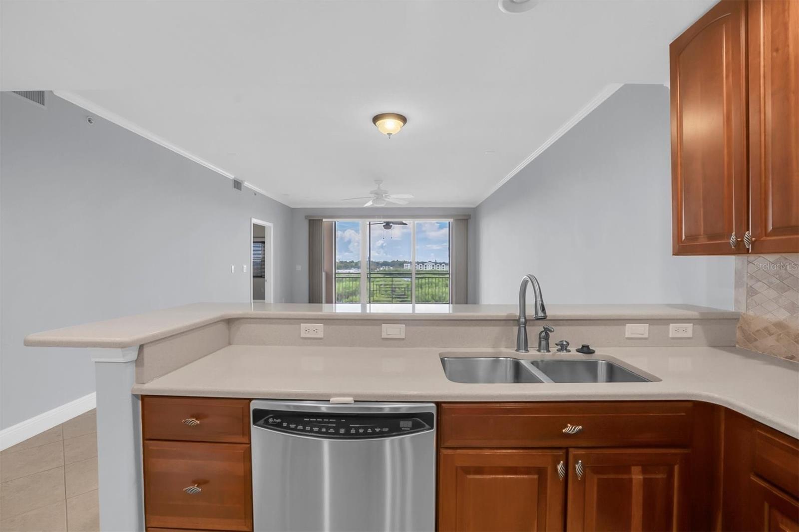 7040 KEY HAVEN RD #605 — photo 8