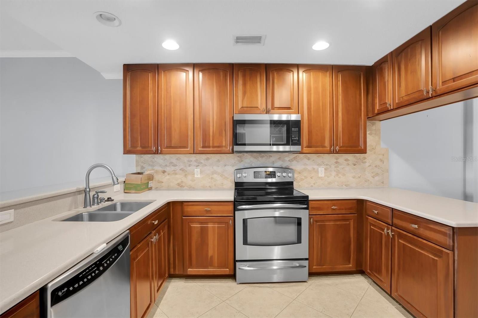7040 KEY HAVEN RD #605 — photo 4