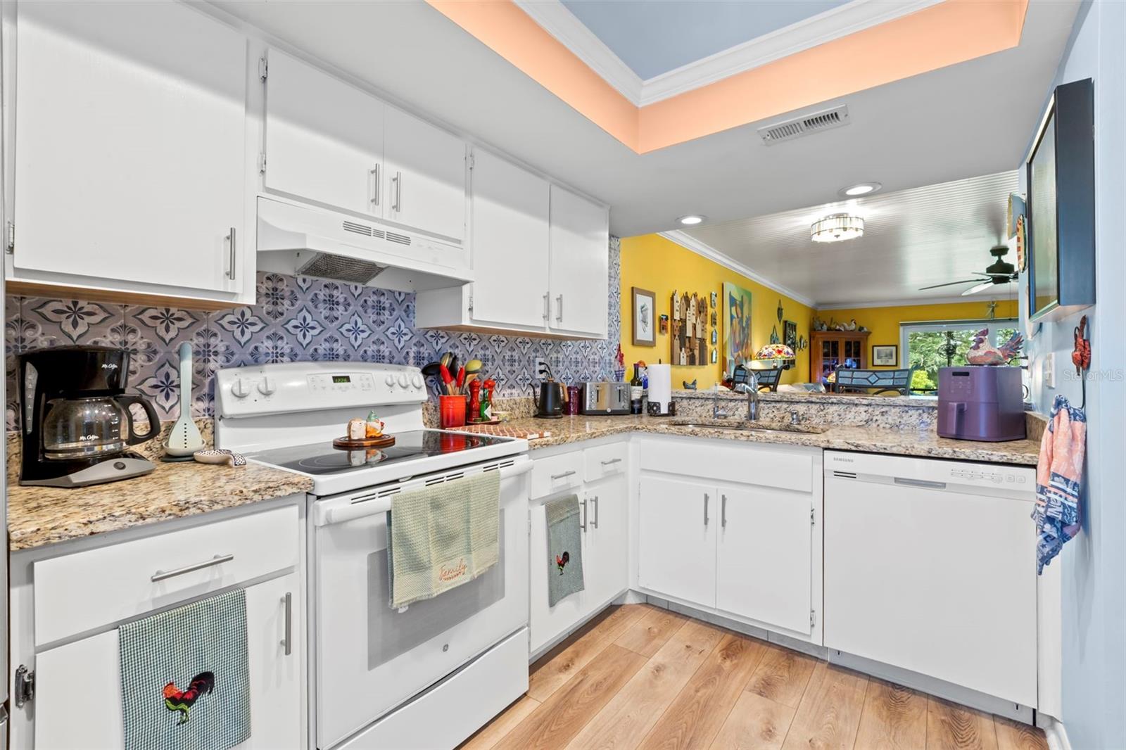 128 NANCY DR — photo 17