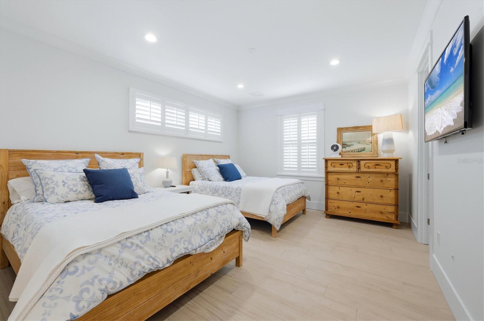 3913 ROBERTS POINT RD — photo 11