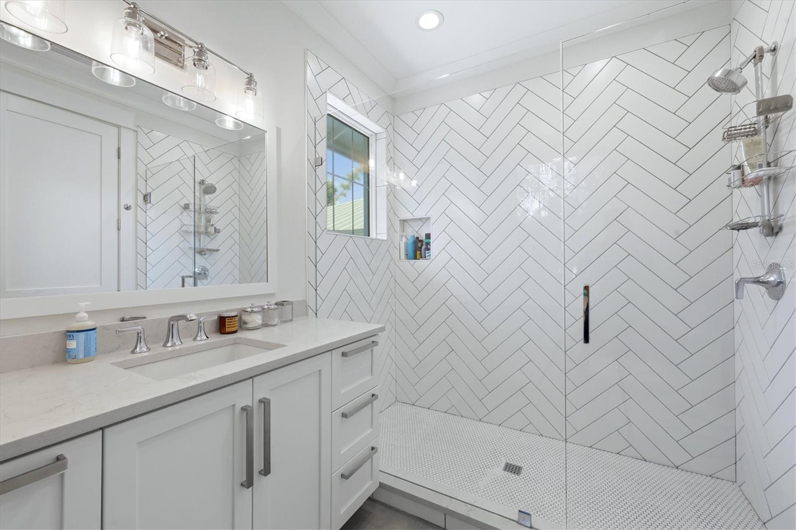 3913 ROBERTS POINT RD — photo 12