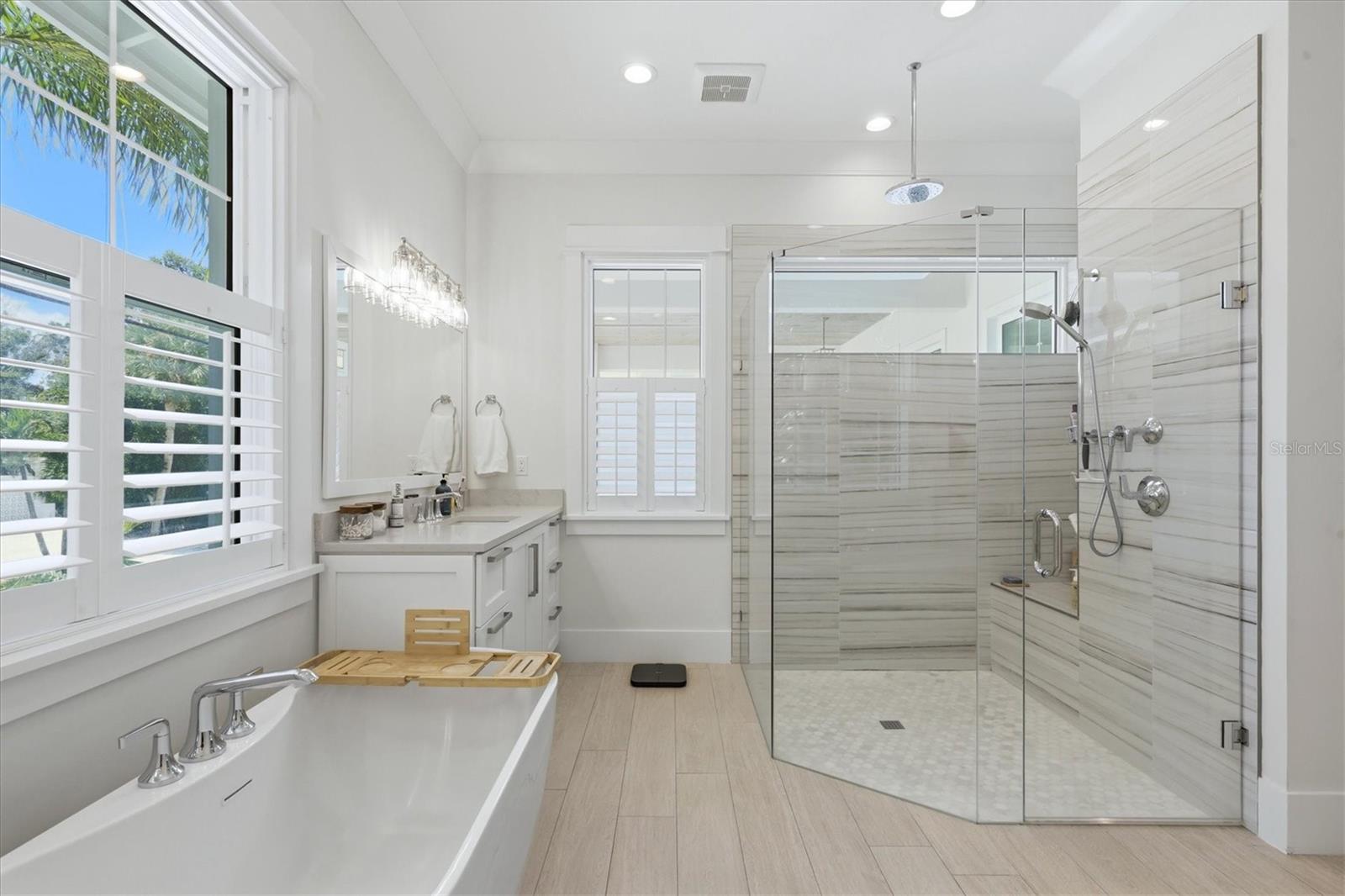 3913 ROBERTS POINT RD — photo 10