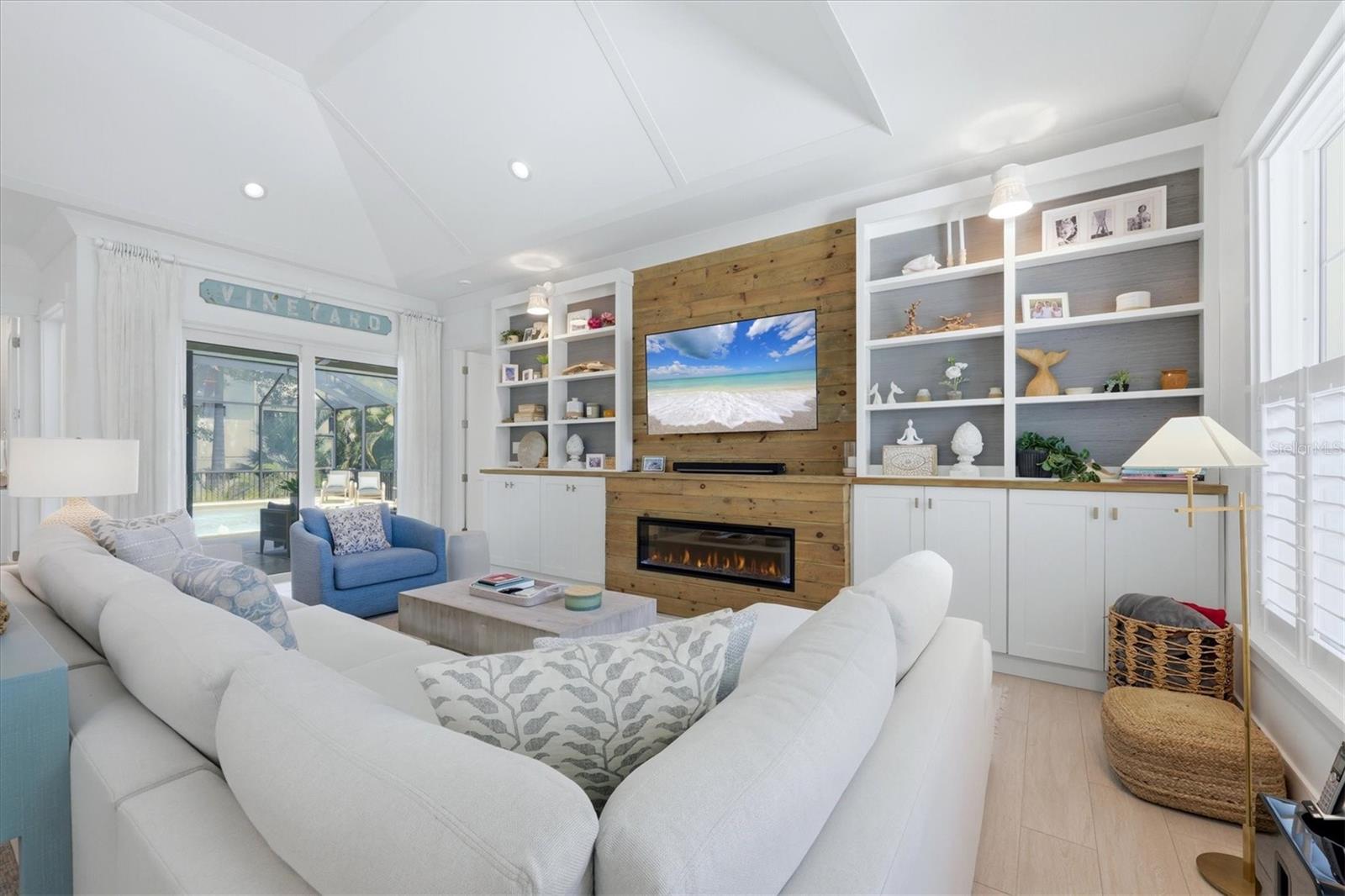 3913 ROBERTS POINT RD — photo 3