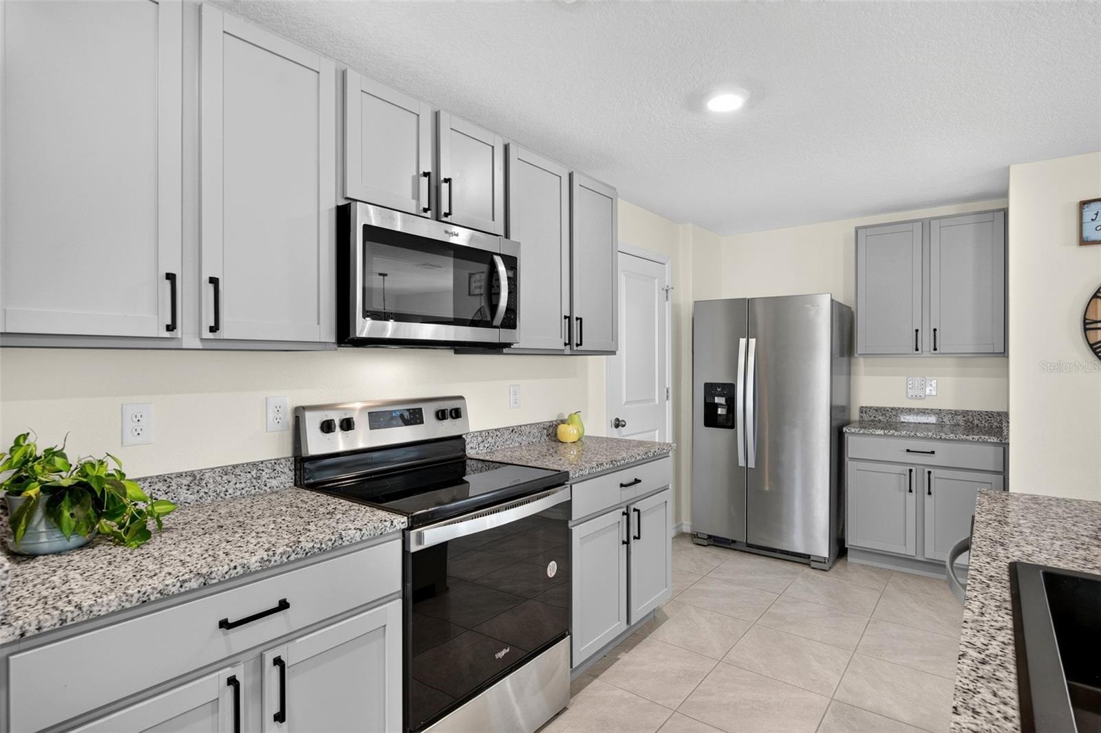 10137 CHARLOTTE DR — photo 9