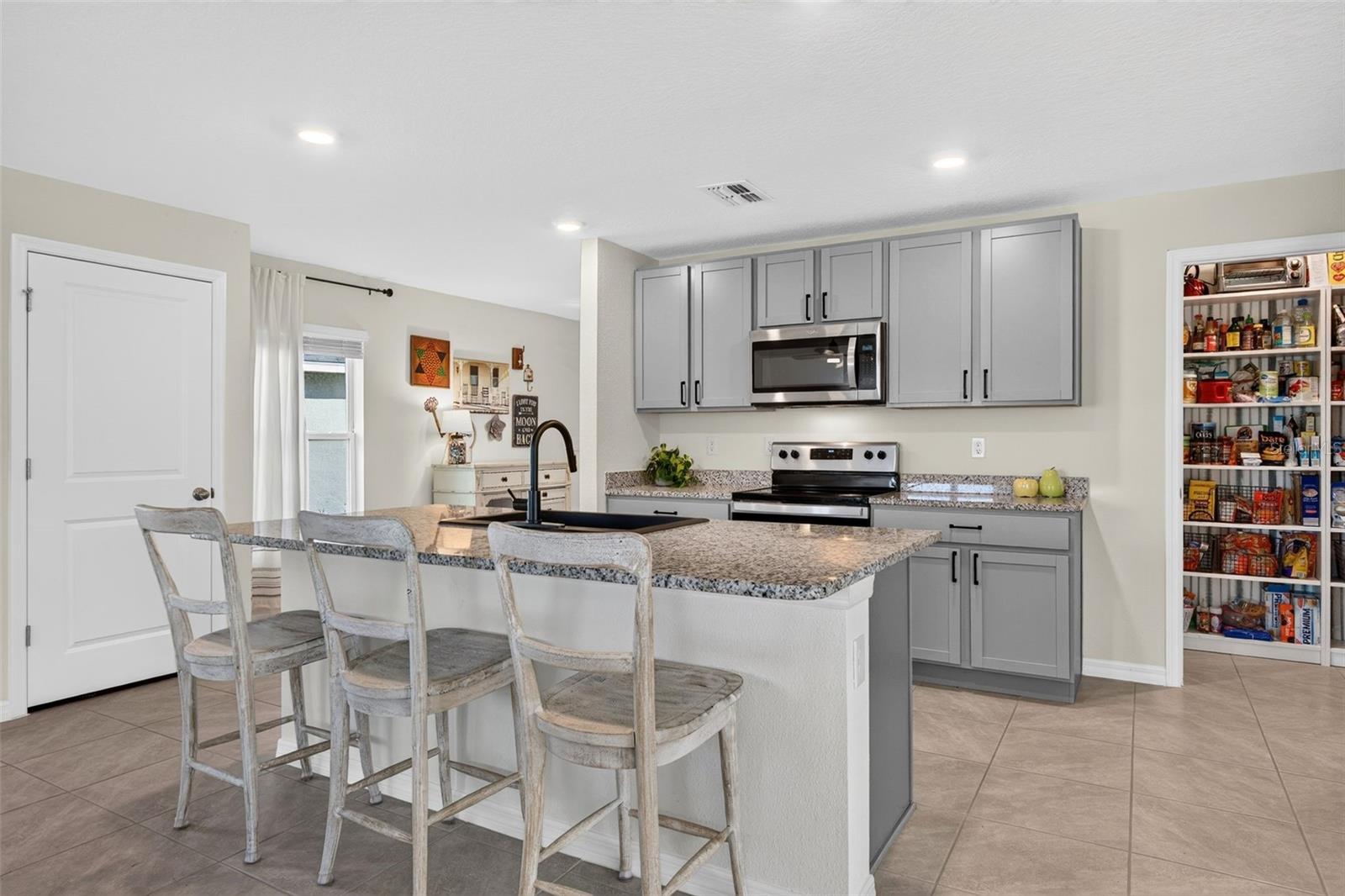 10137 CHARLOTTE DR — photo 7