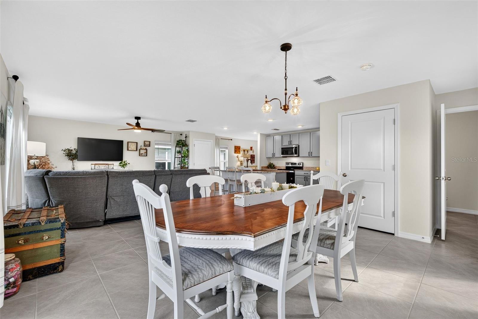 10137 CHARLOTTE DR — photo 12
