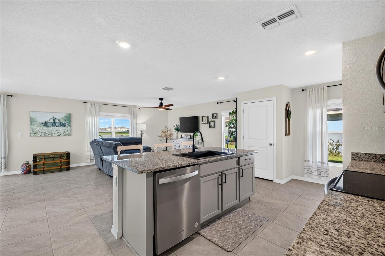 10137 CHARLOTTE DR — photo 6