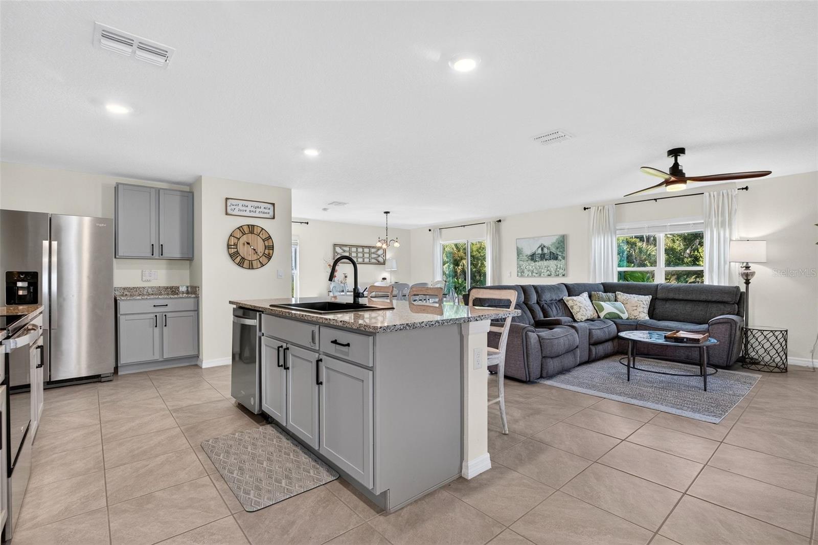 10137 CHARLOTTE DR — photo 4
