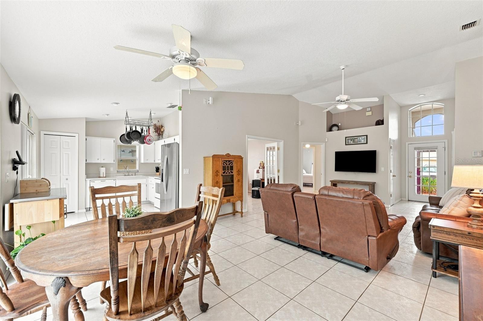 216 LOOKOUT DR — photo 10