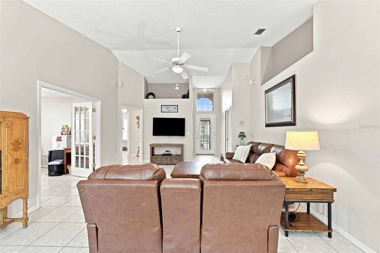 216 LOOKOUT DR — photo 11