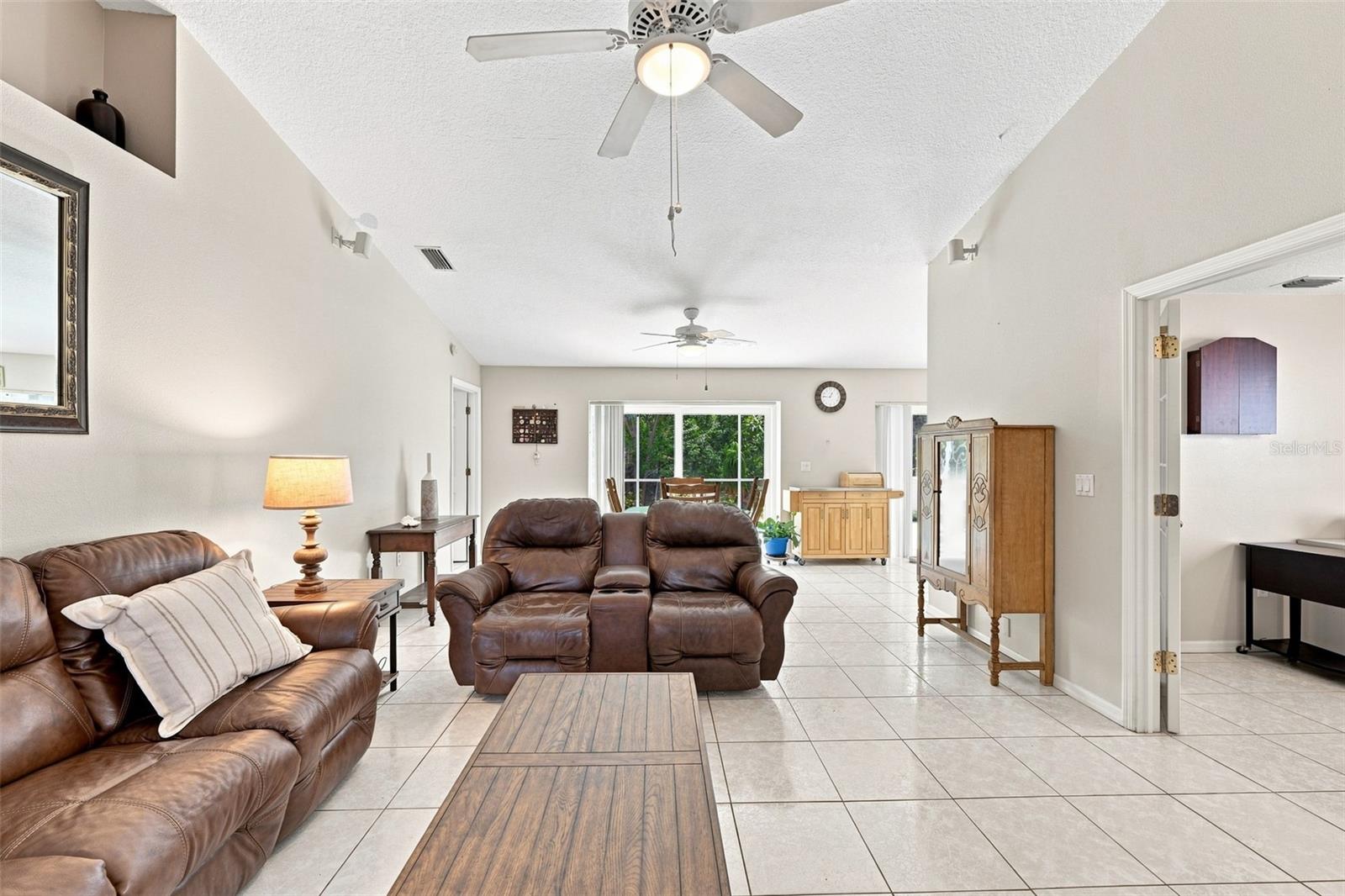 216 LOOKOUT DR — photo 8