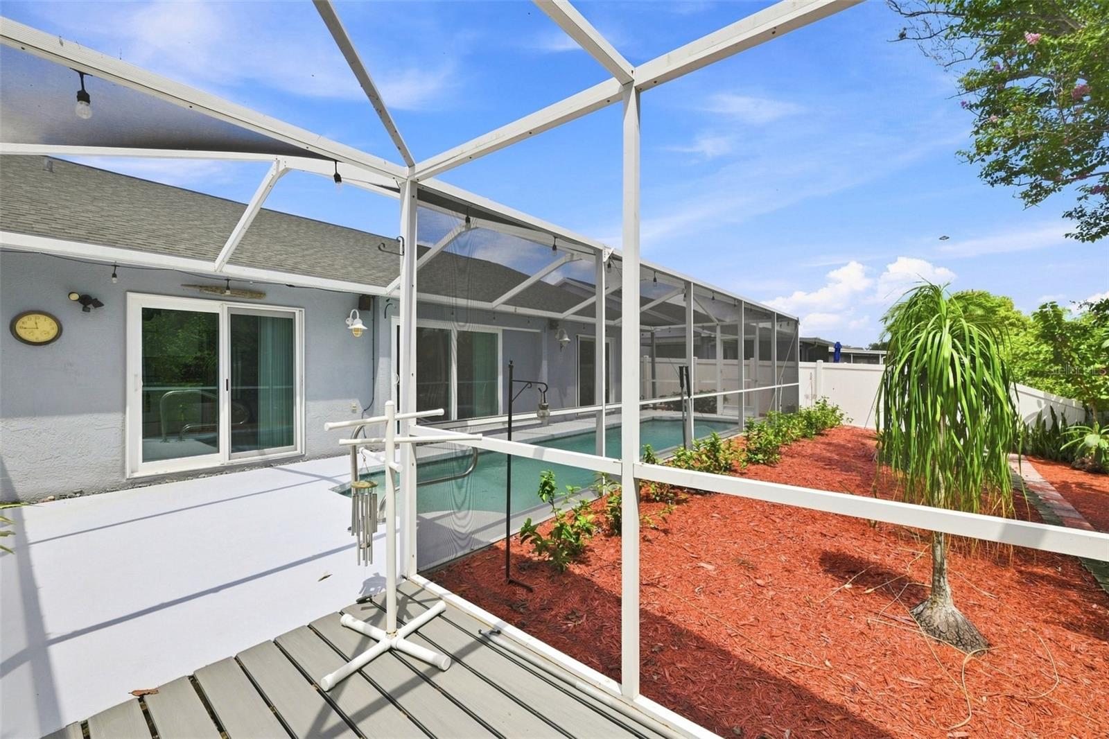 216 LOOKOUT DR — photo 32