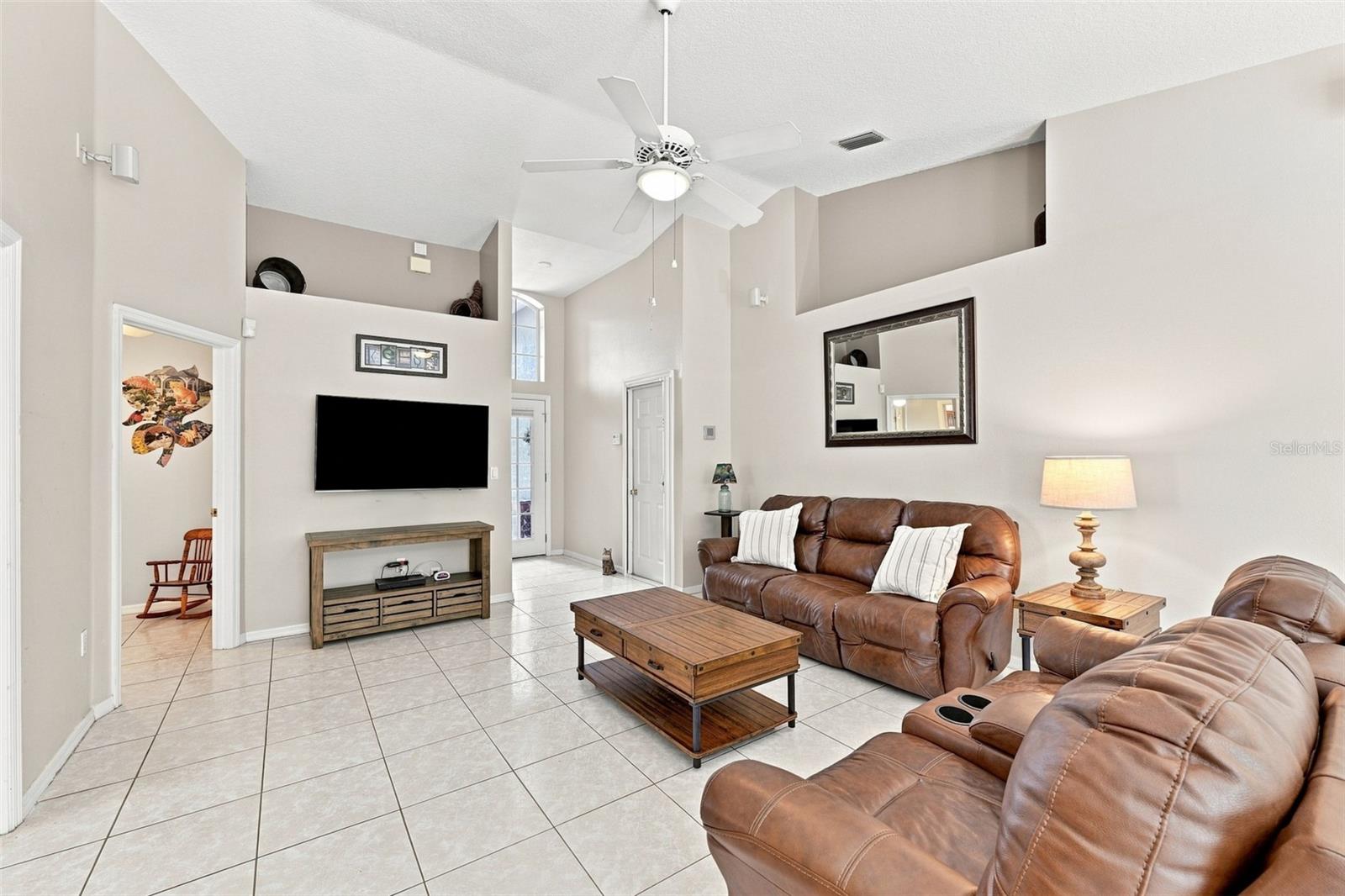 216 LOOKOUT DR — photo 9