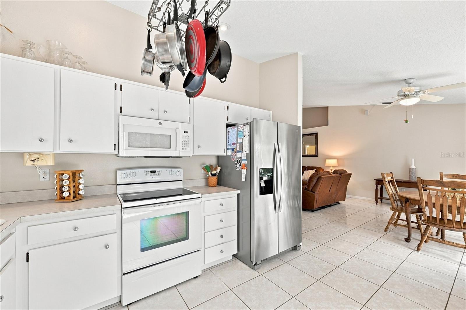 216 LOOKOUT DR — photo 15