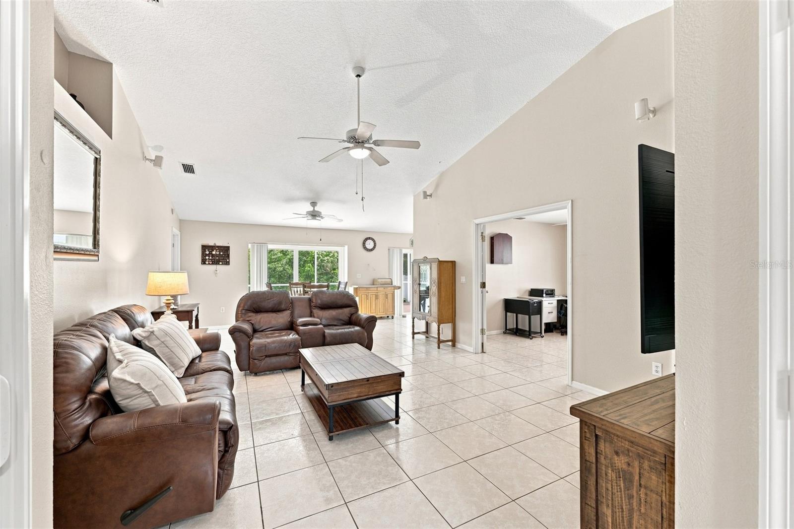216 LOOKOUT DR — photo 4