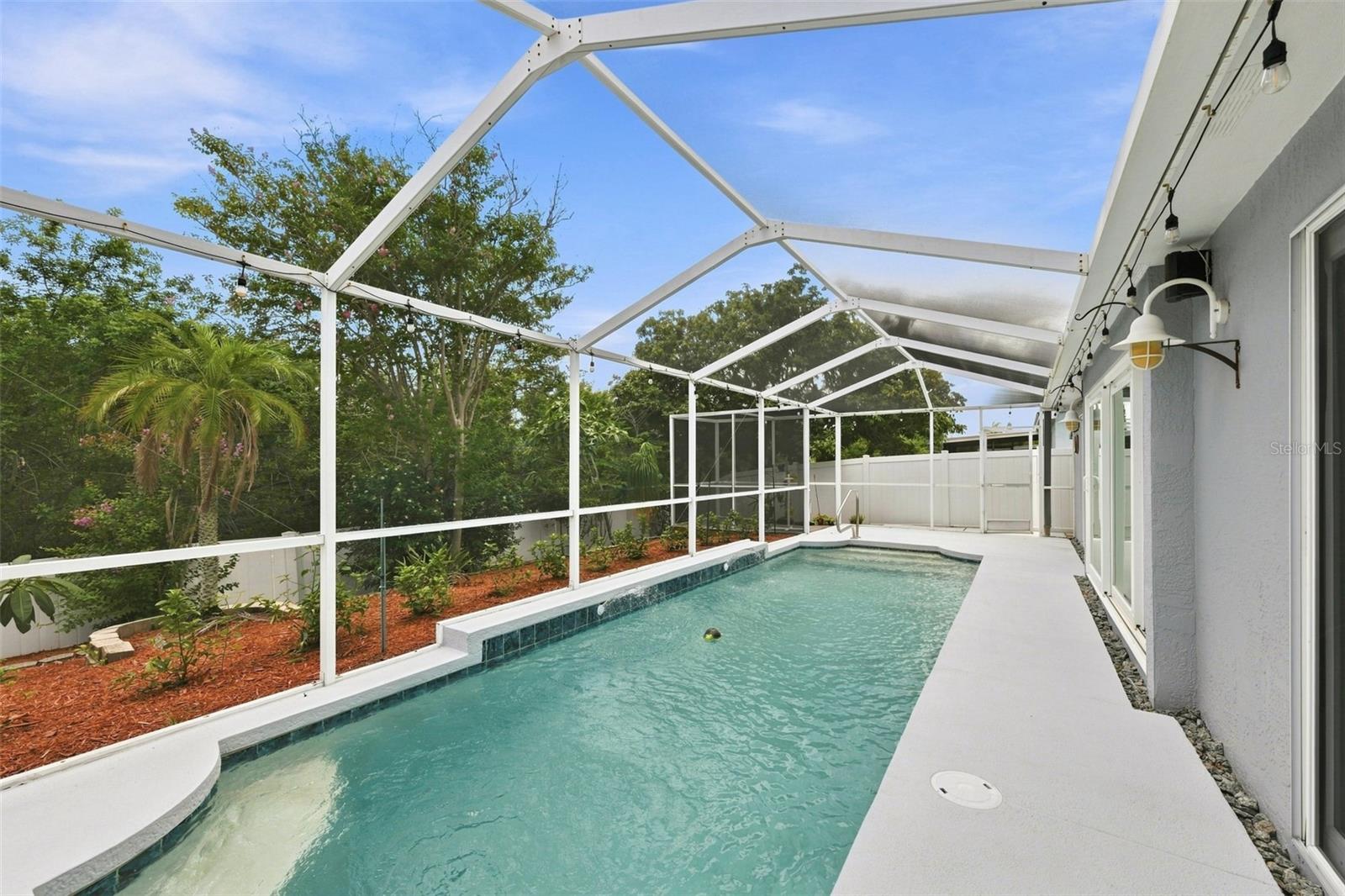 216 LOOKOUT DR — photo 2