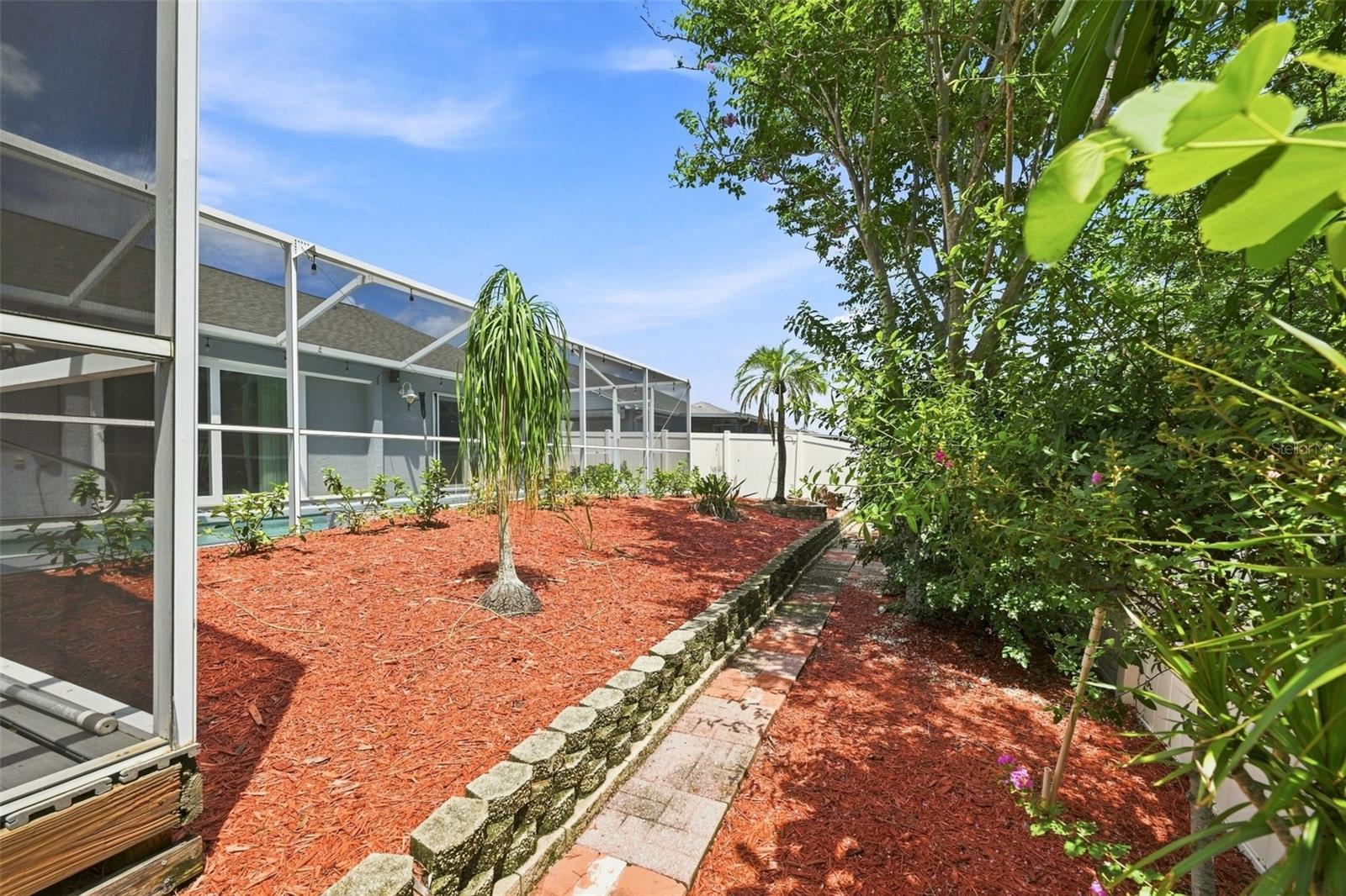 216 LOOKOUT DR — photo 34