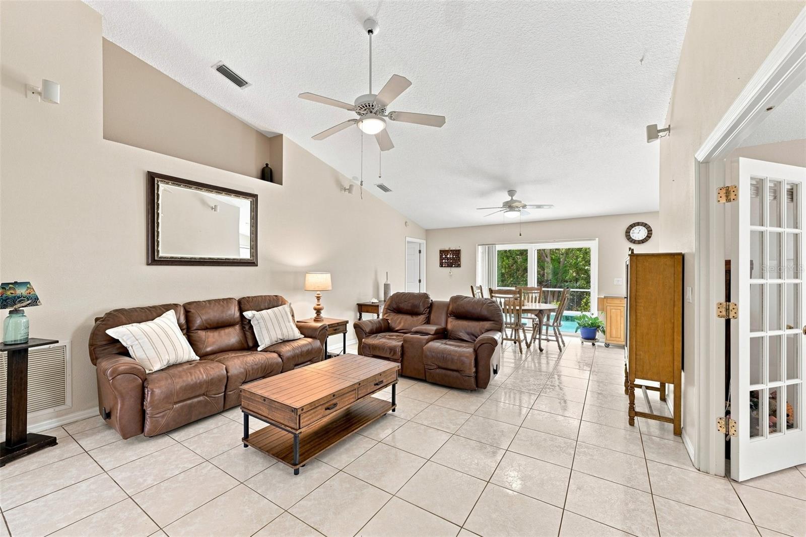216 LOOKOUT DR — photo 5