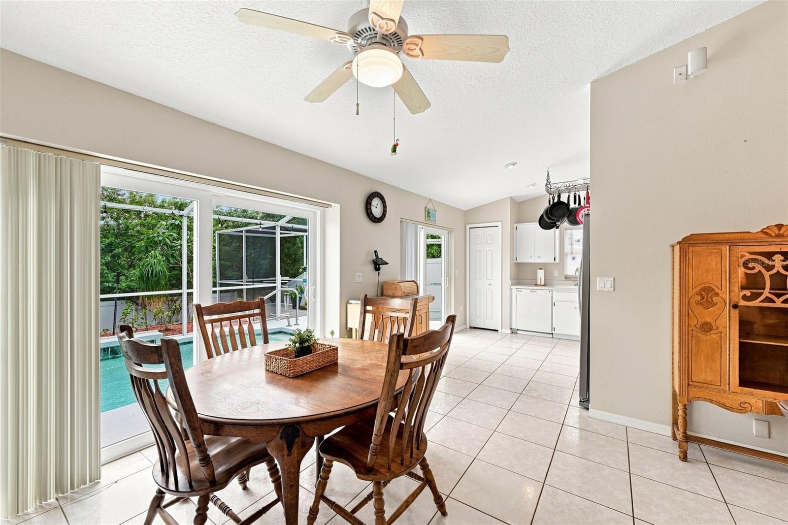 216 LOOKOUT DR — photo 12