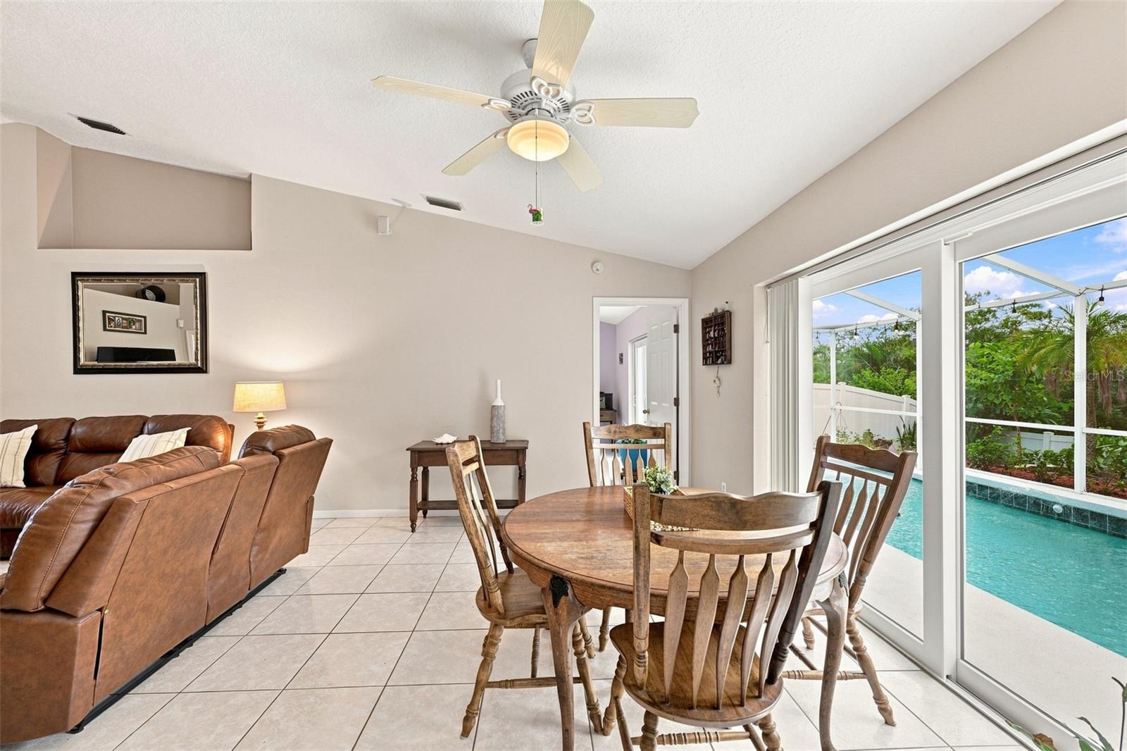 216 LOOKOUT DR — photo 17
