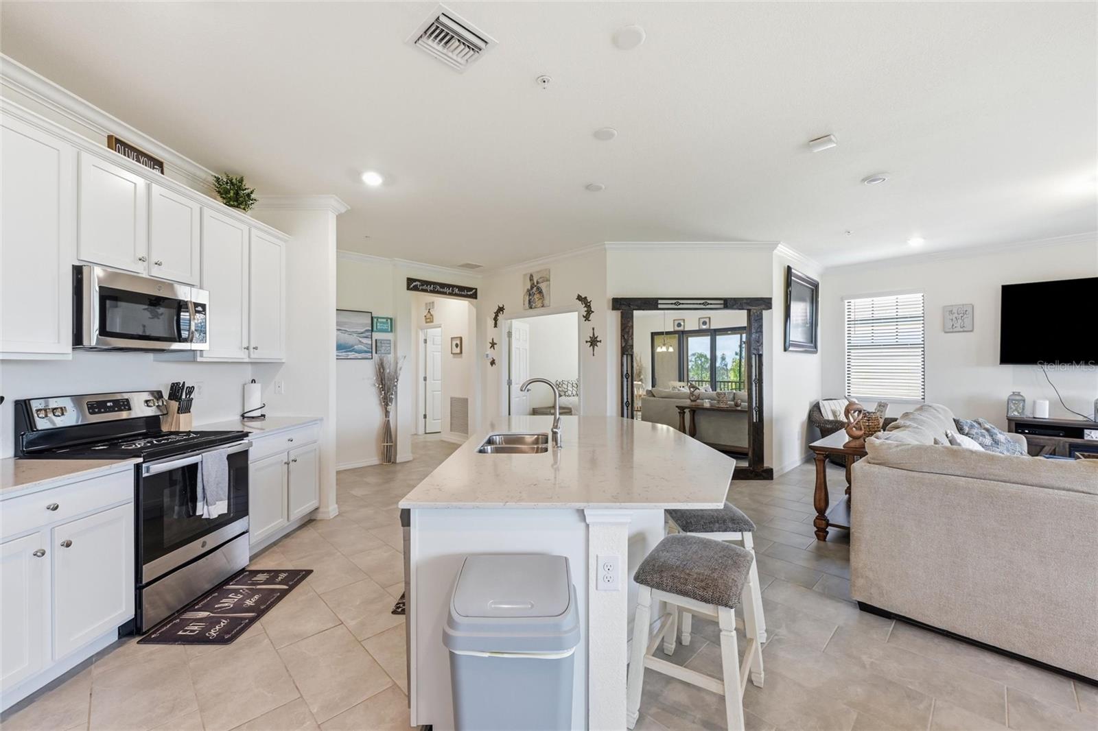 10047 CROOKED CREEK DR #201 — photo 11
