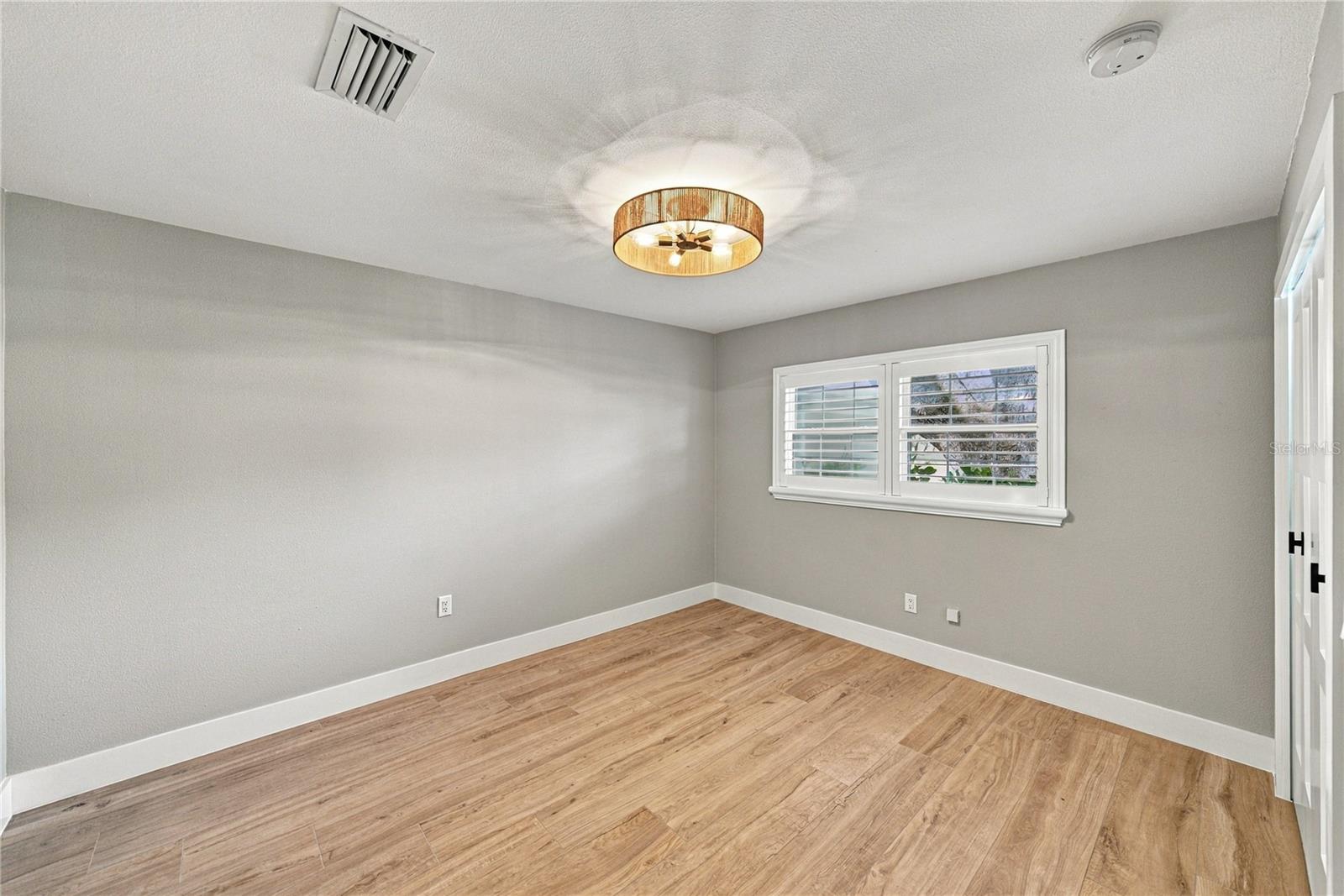 214 S TREASURE DR — photo 33