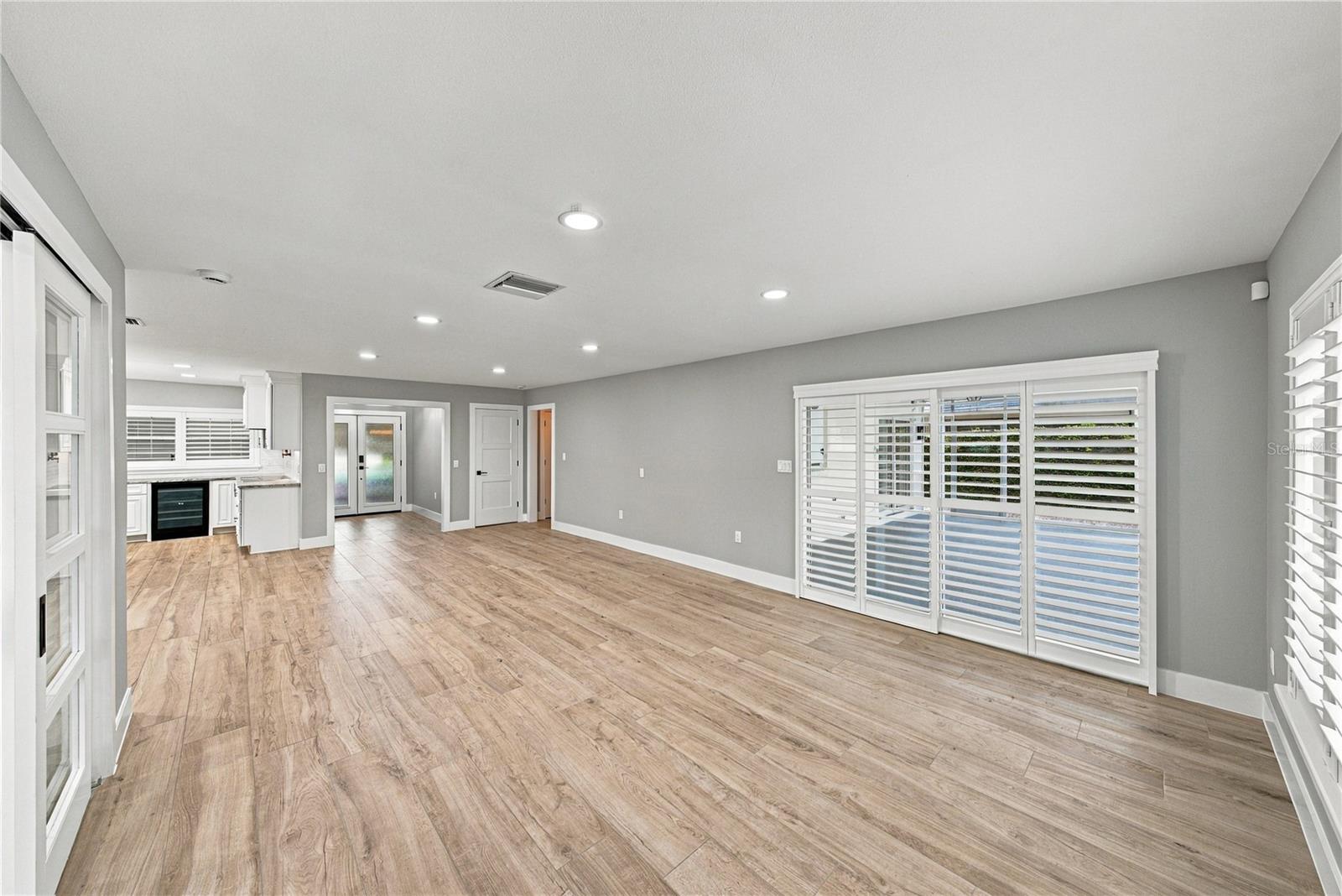 214 S TREASURE DR — photo 10