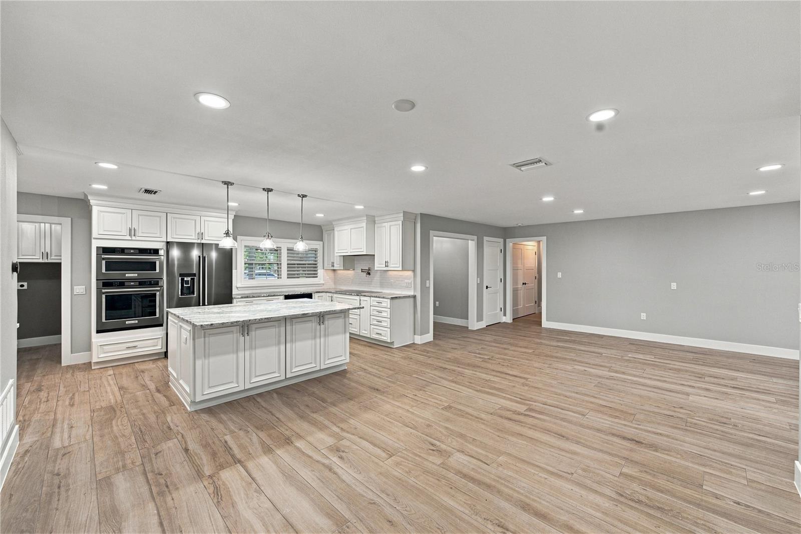 214 S TREASURE DR — photo 13