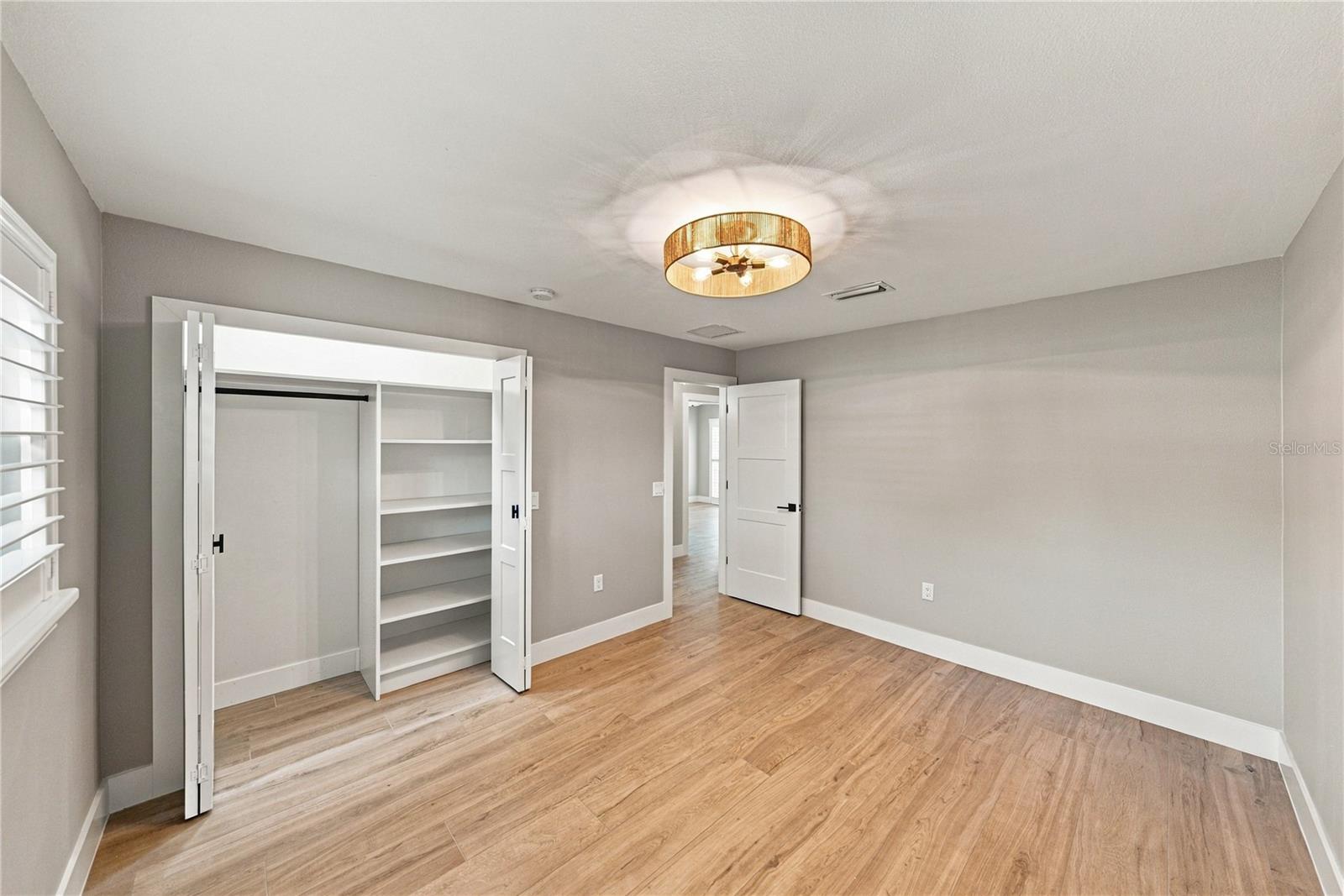 214 S TREASURE DR — photo 34