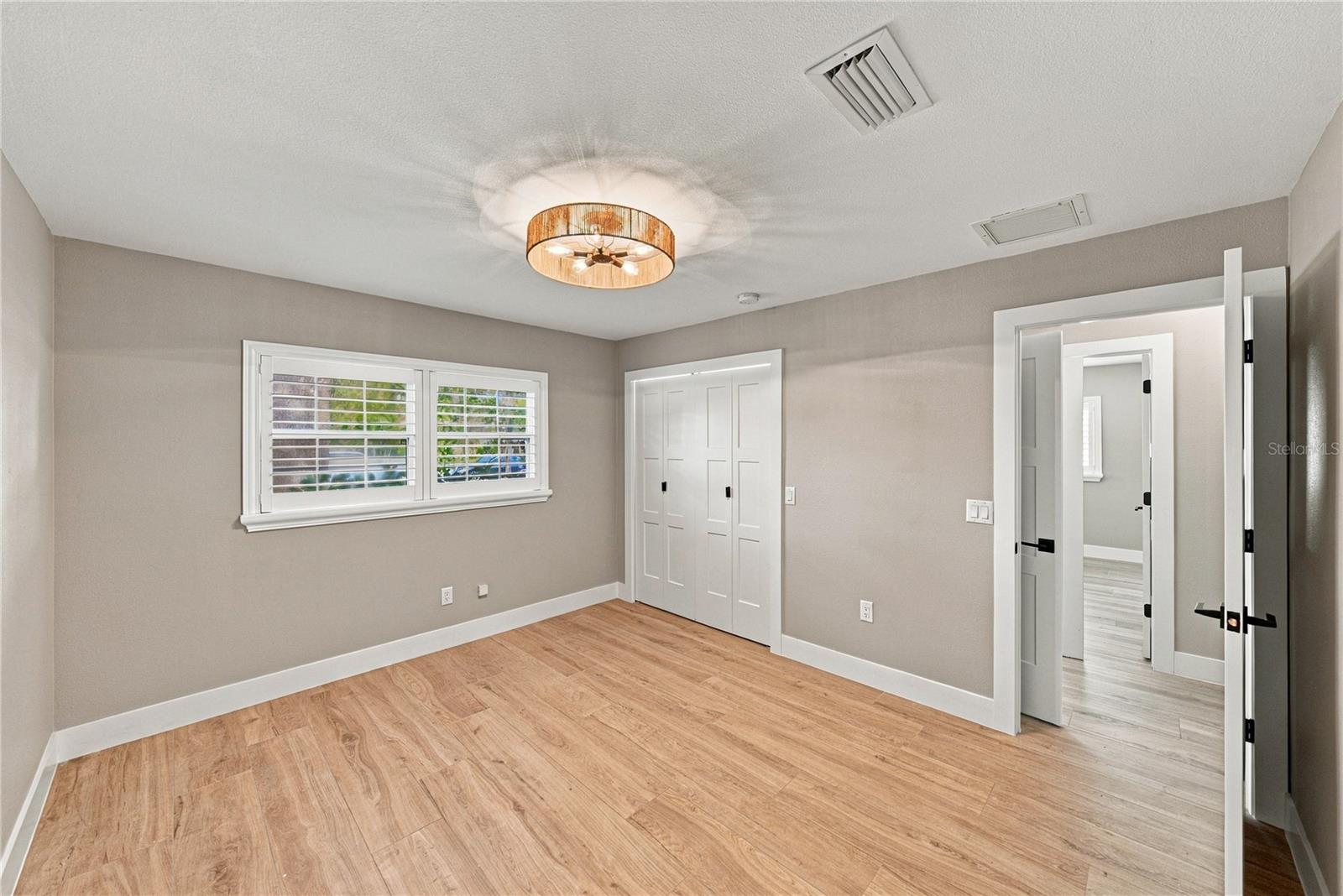 214 S TREASURE DR — photo 32