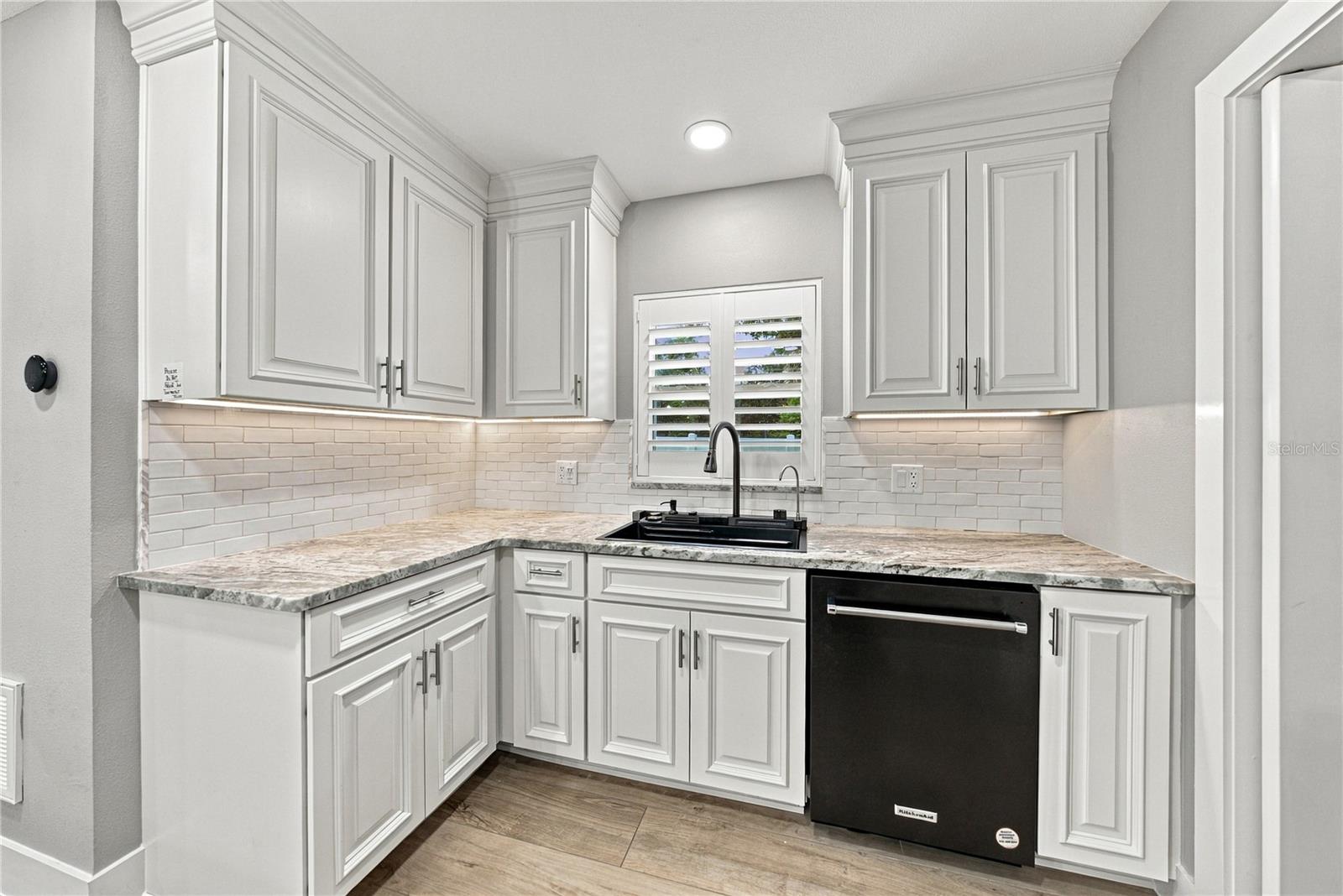 214 S TREASURE DR — photo 19