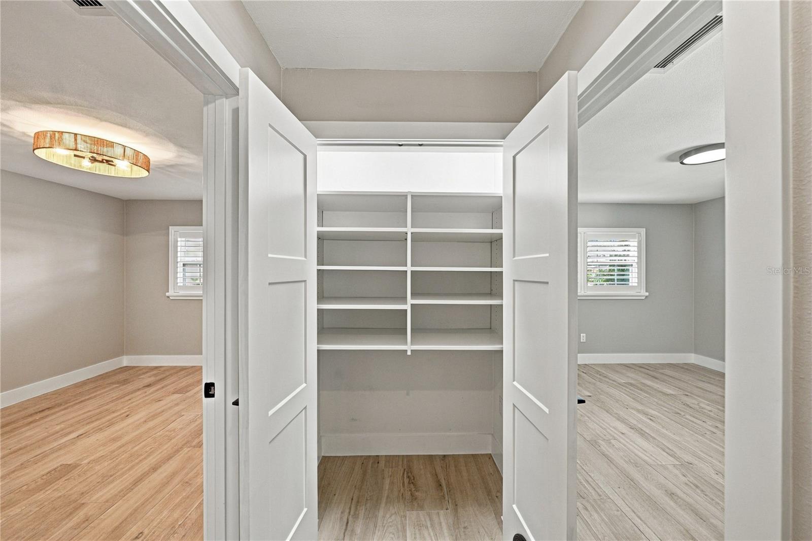 214 S TREASURE DR — photo 35