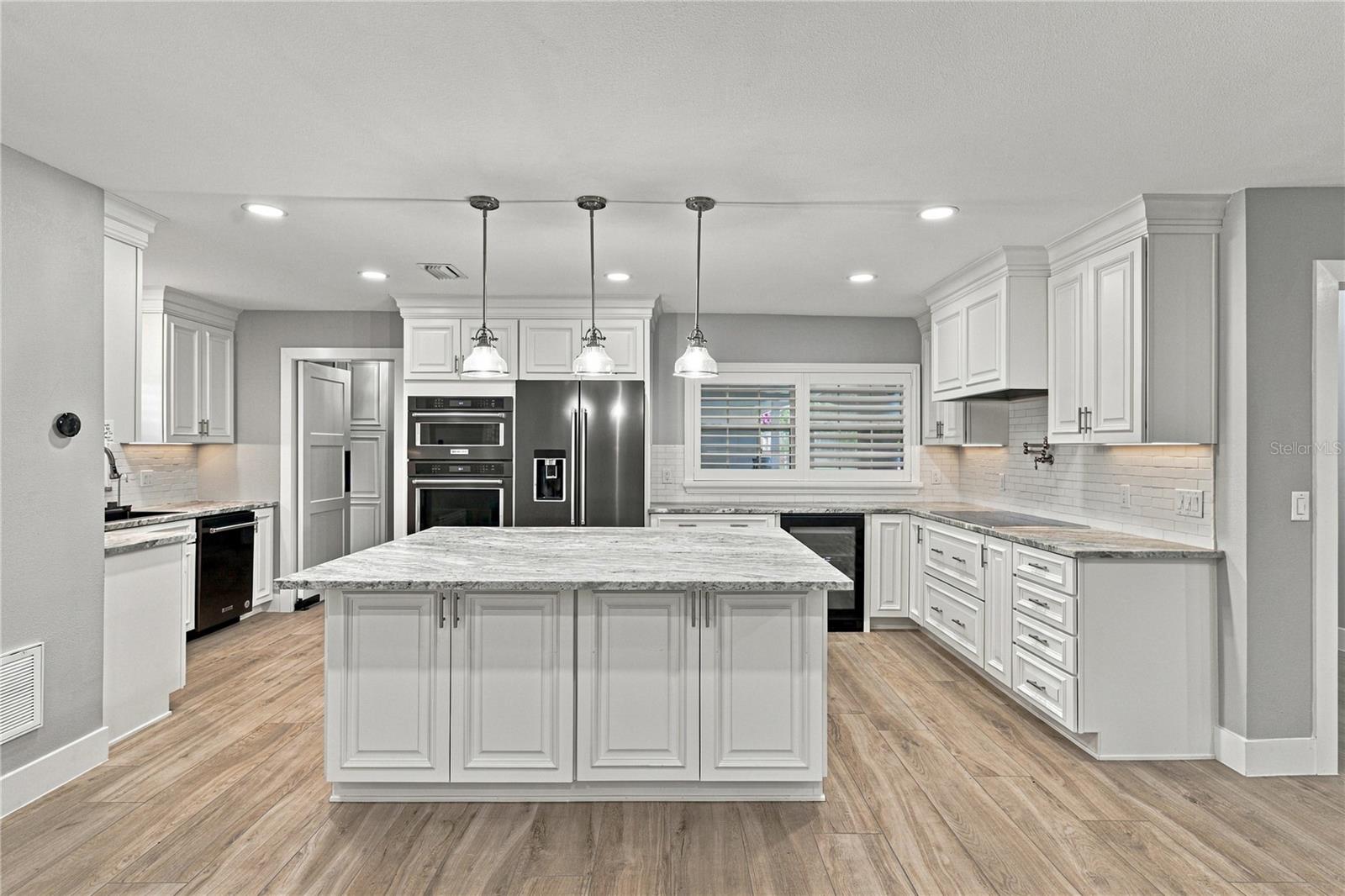 214 S TREASURE DR — photo 15