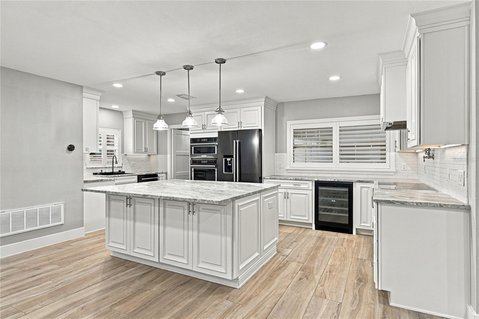 214 S TREASURE DR — photo 14