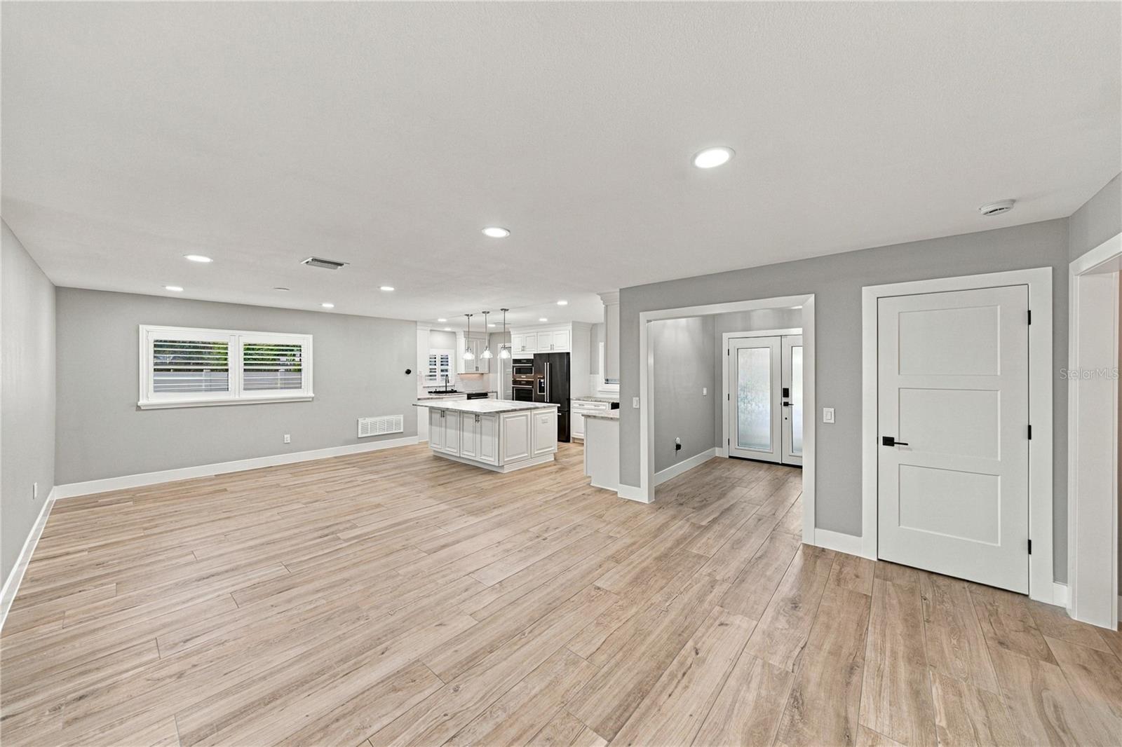 214 S TREASURE DR — photo 12