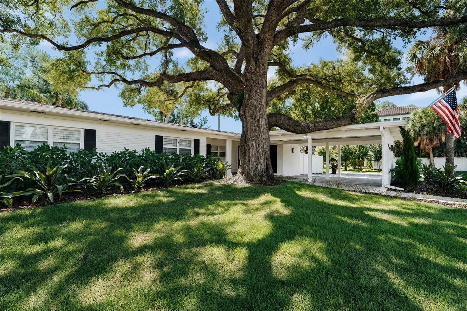 214 S TREASURE DR — photo 4