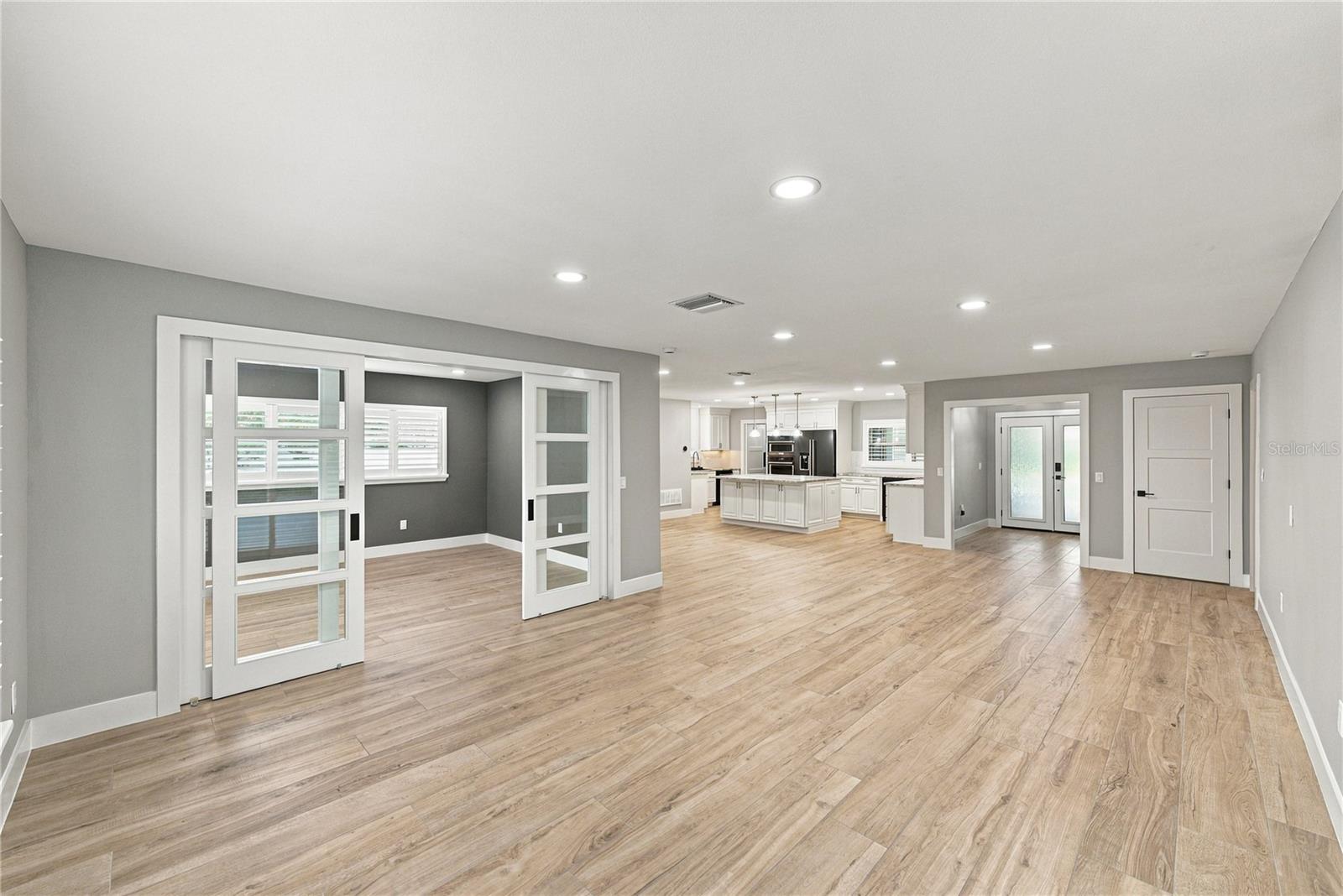214 S TREASURE DR — photo 11