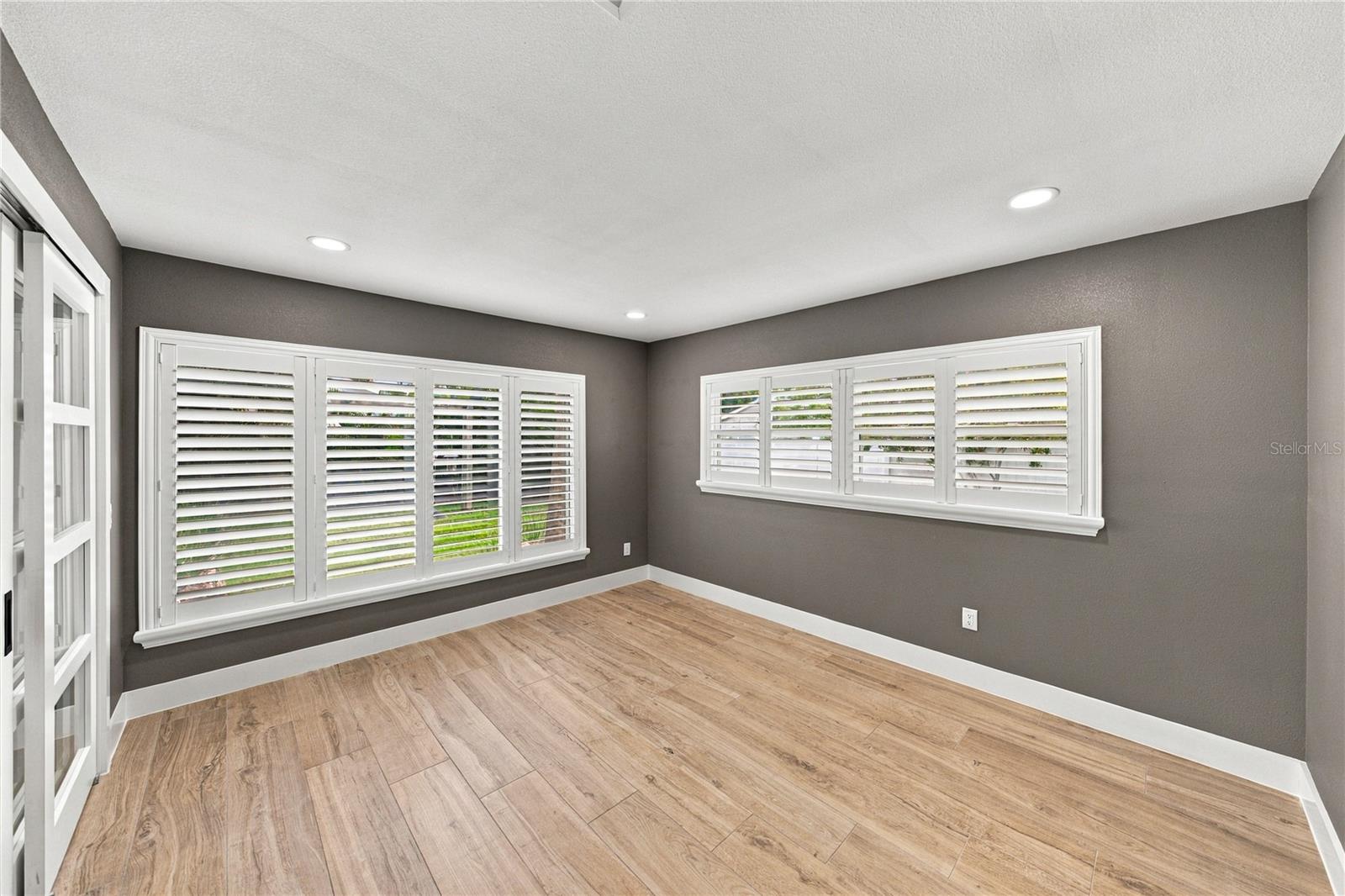 214 S TREASURE DR — photo 27