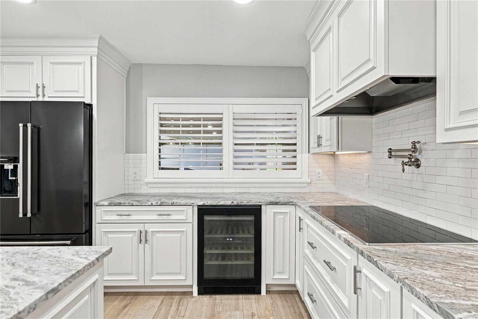 214 S TREASURE DR — photo 17