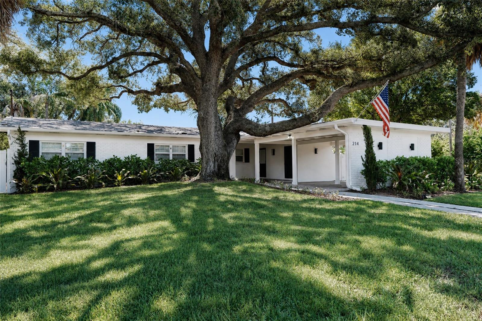 214 S TREASURE DR — photo 3