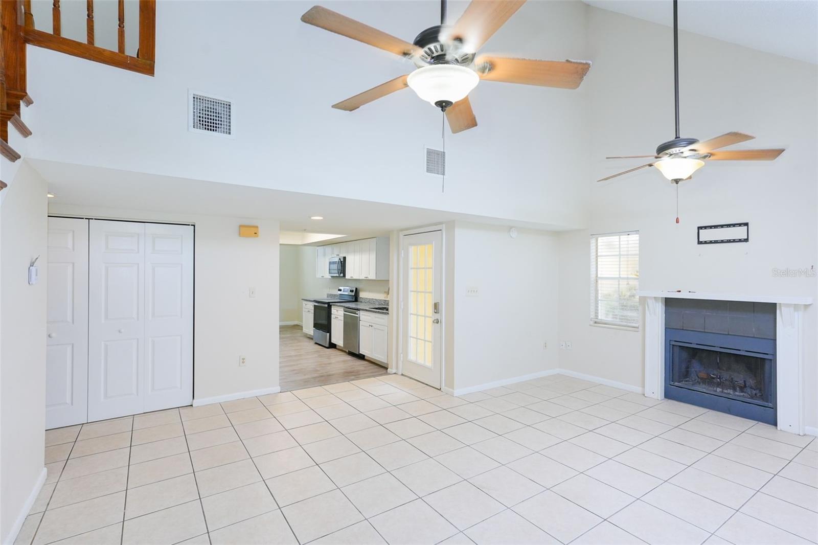 3614 PINE KNOT DR — photo 4