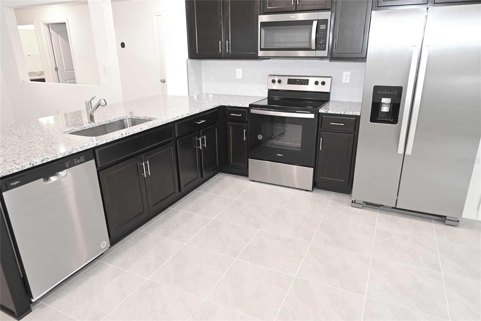 9532 SANDY BLUFFS CIRCLE — photo 3