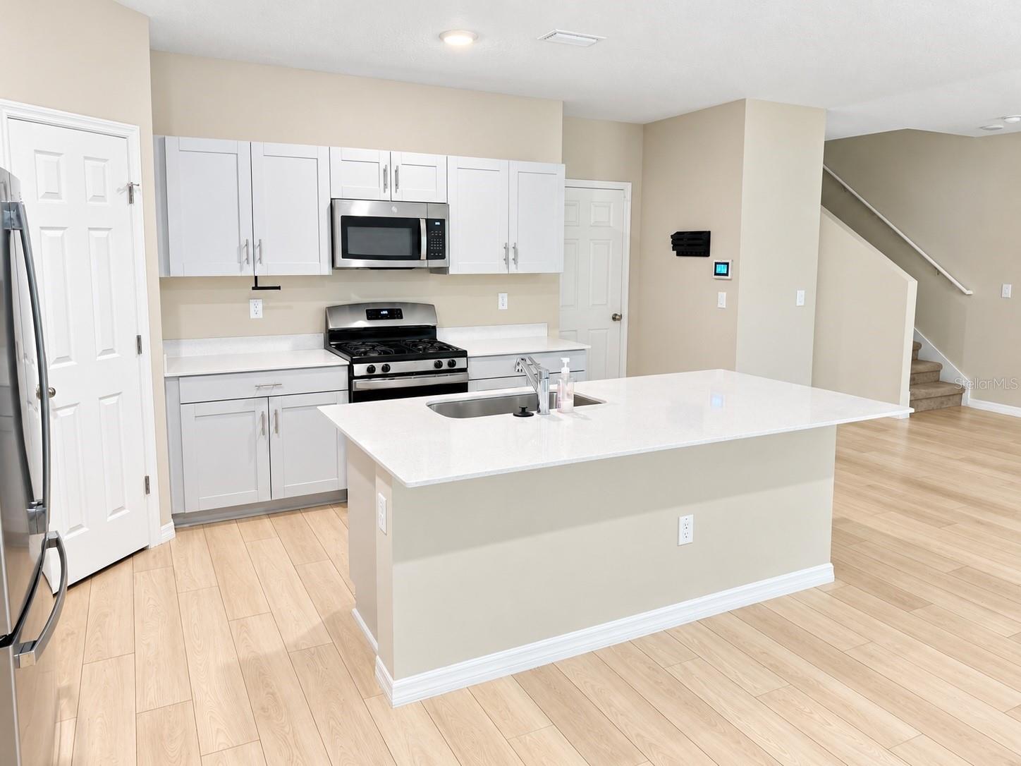 5548 SUMMER SUNSET DR — photo 3