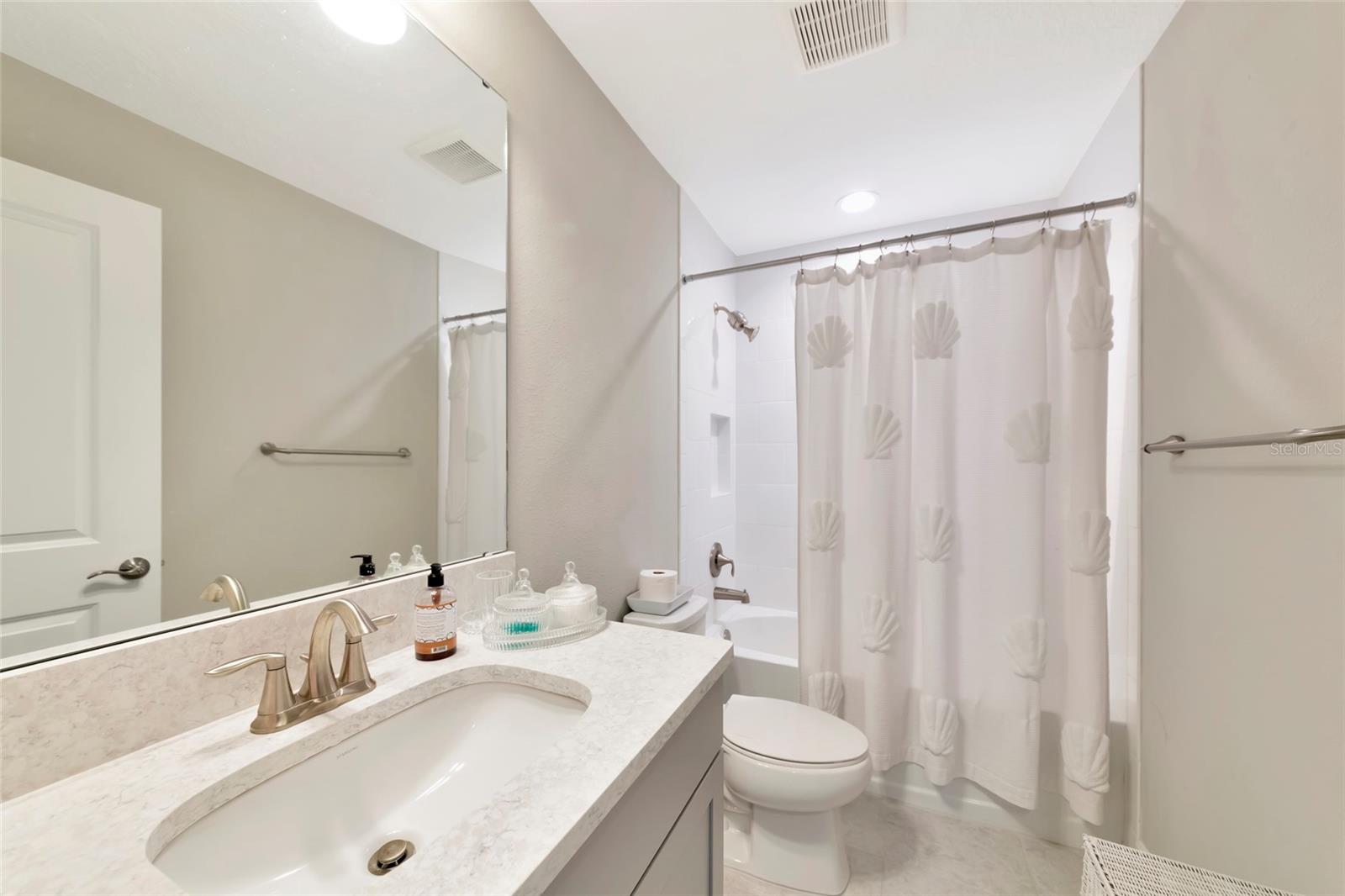9211 ISABELLA CIR — photo 32